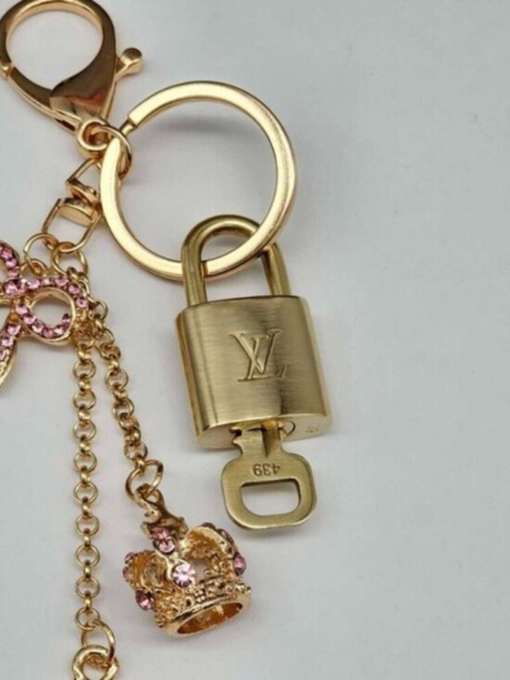 LV Authentic Gold Padlock 🔒 Key Set w/ Unbranded Flower Keychain Charm - Picture 3 of 9